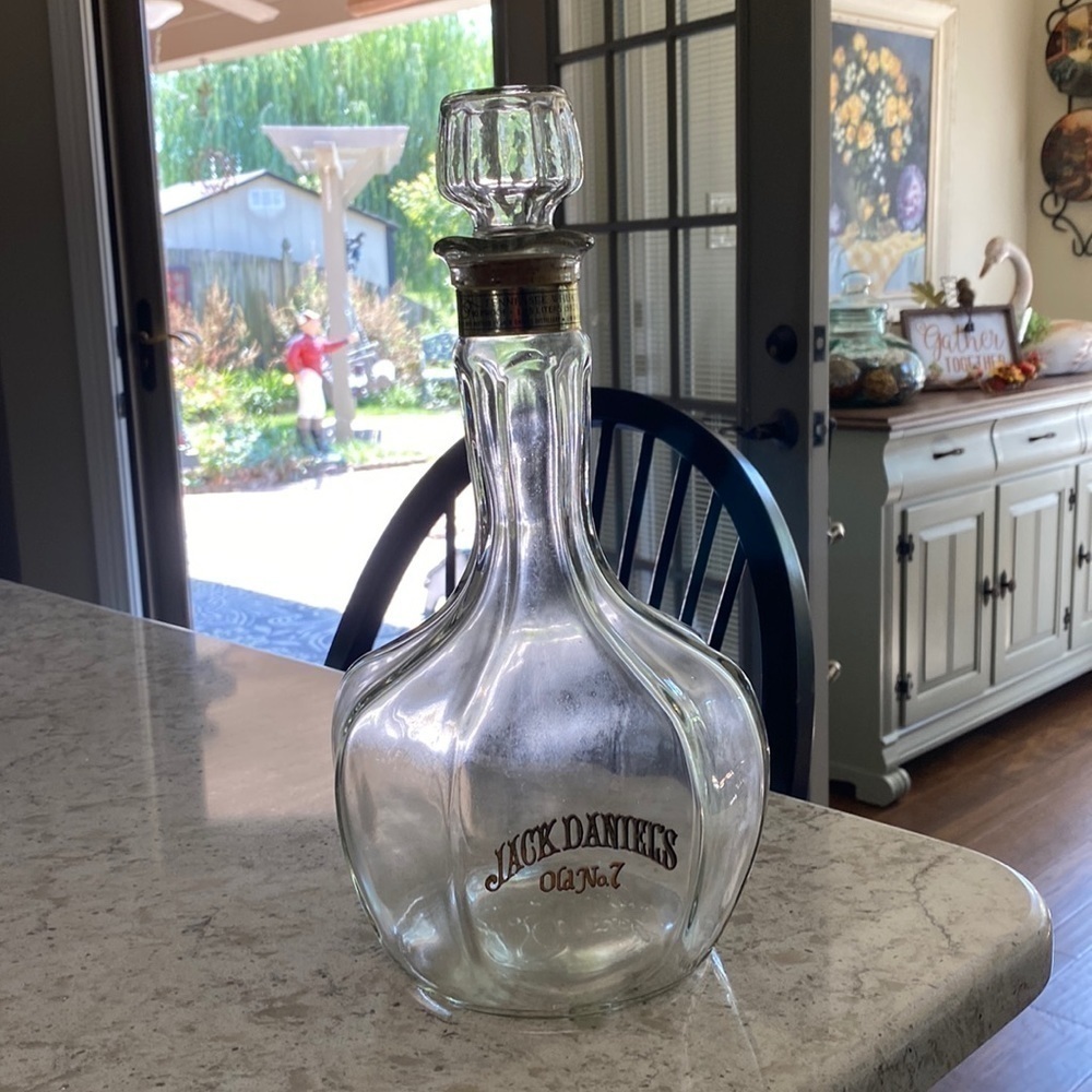 COPY - VINTAGE~JACK DANIEL’S LOGO~OLD NO. 7~TENNESSEE WHISKEY~GLASS DECANTER~19…